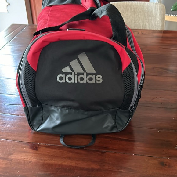 Adidas medium size basketball bag or duffle bag. - Picture 2 of 7